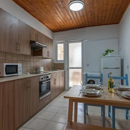 アパート Laurel 2-bedroom In ラルナカ