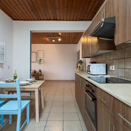 アパート Laurel 2-bedroom In *